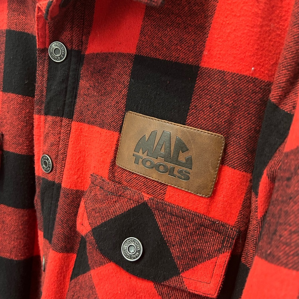 Mac tool sherpa vest. Really warm.